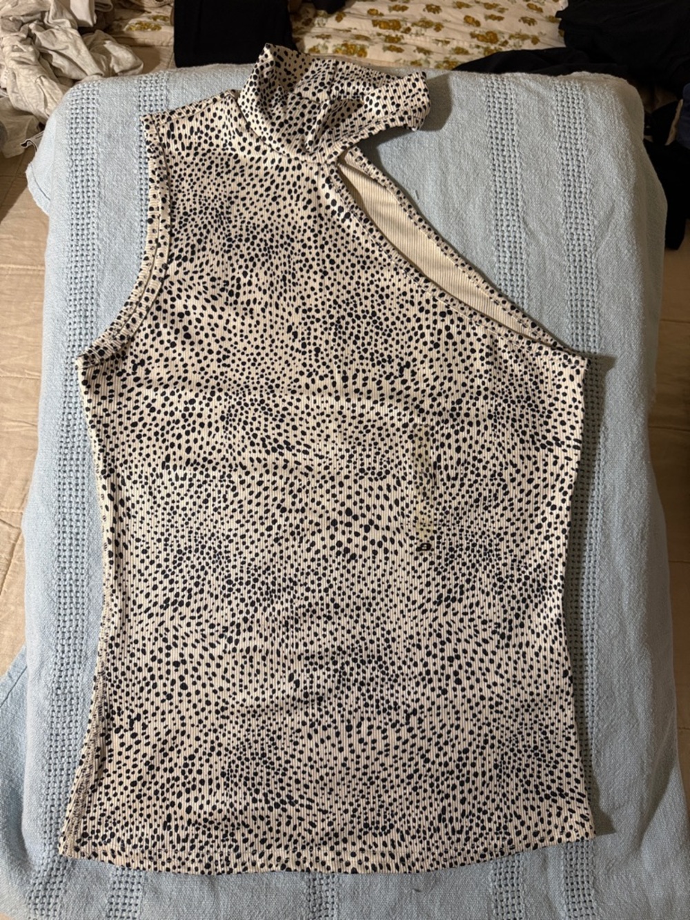 Sleeveless One-Shoulder Dotted Mock Neck Blouse - White/Black